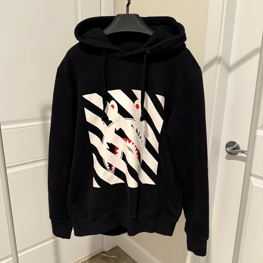 Stylish Men's Black Graphic Hoodie size M